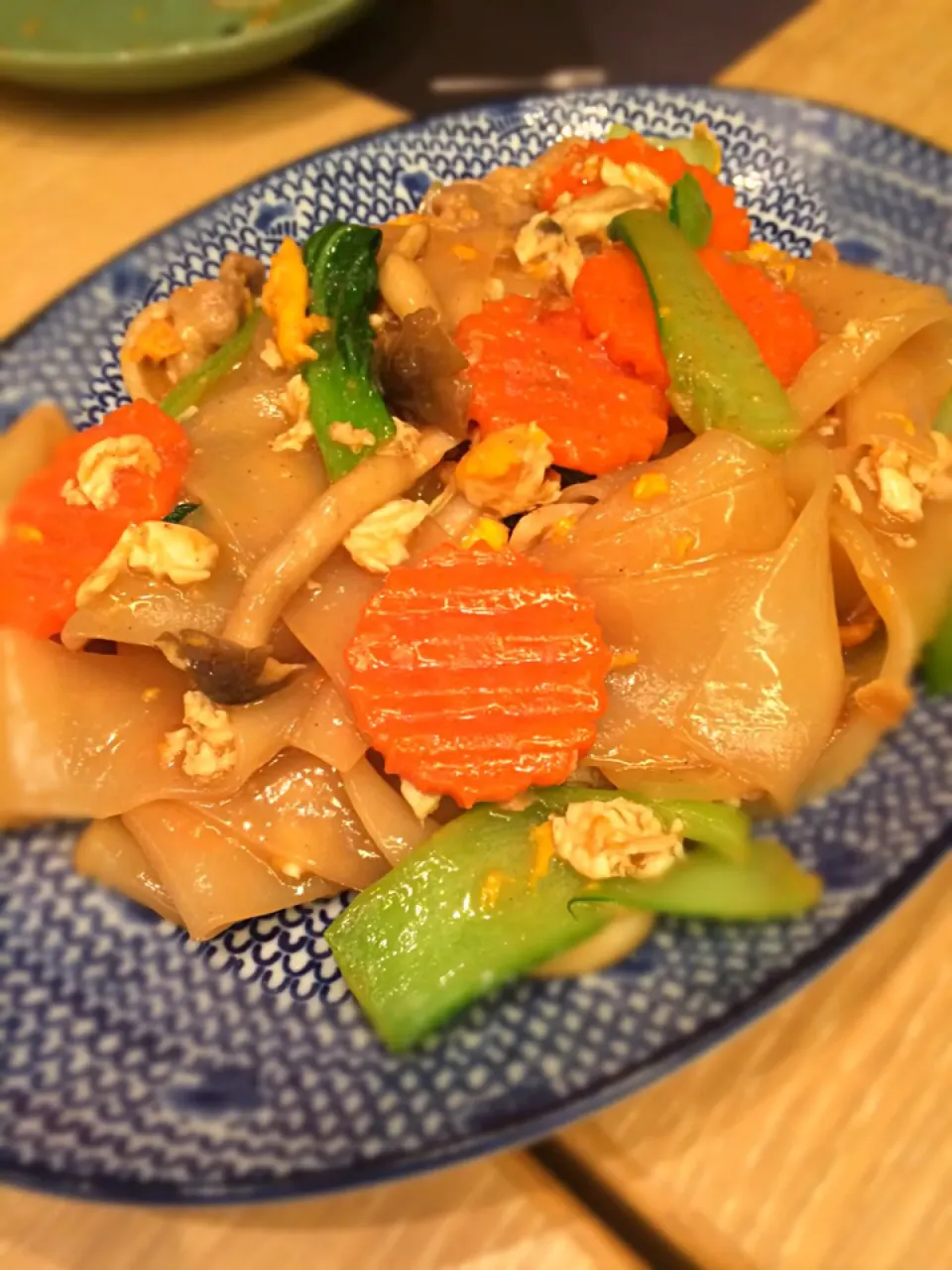 パッシーユ 大盛り♡
太生麺のモチモチ タイ焼きそば。|いづみんみんさん