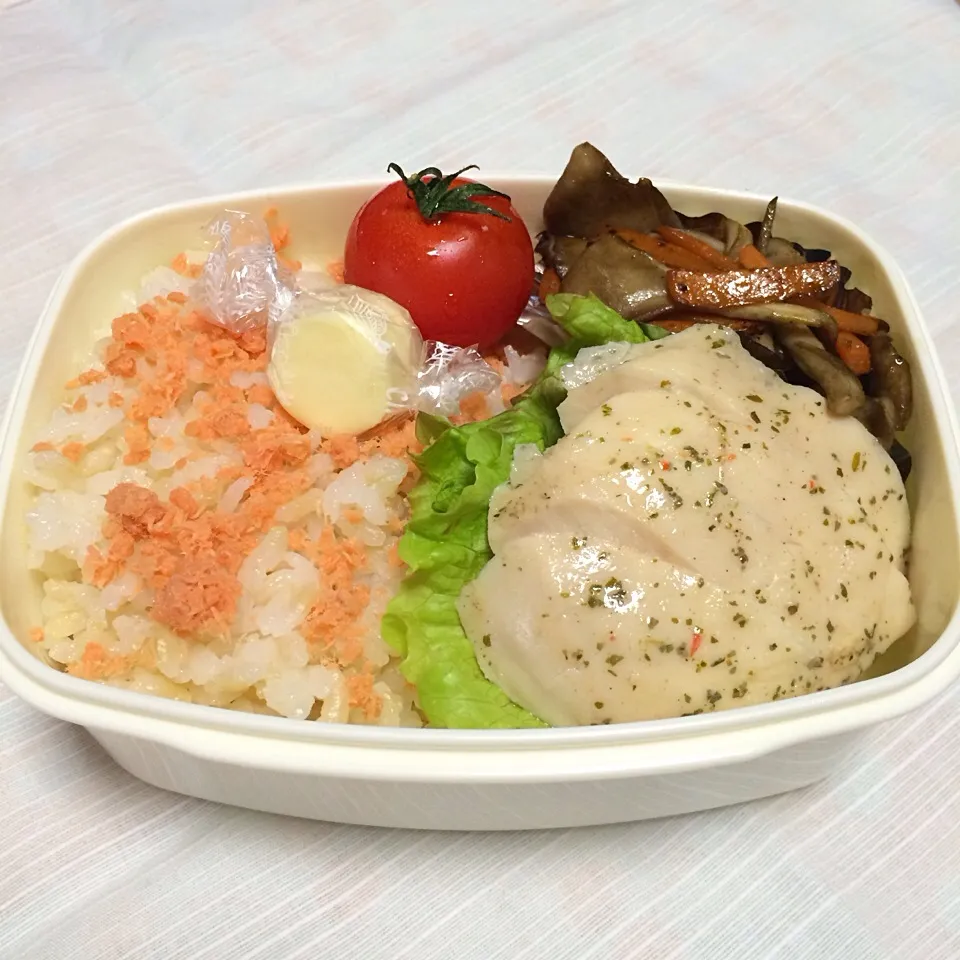 お弁当＊サラダチキン、にんじんと舞茸のバターソテー|ゆかりさん