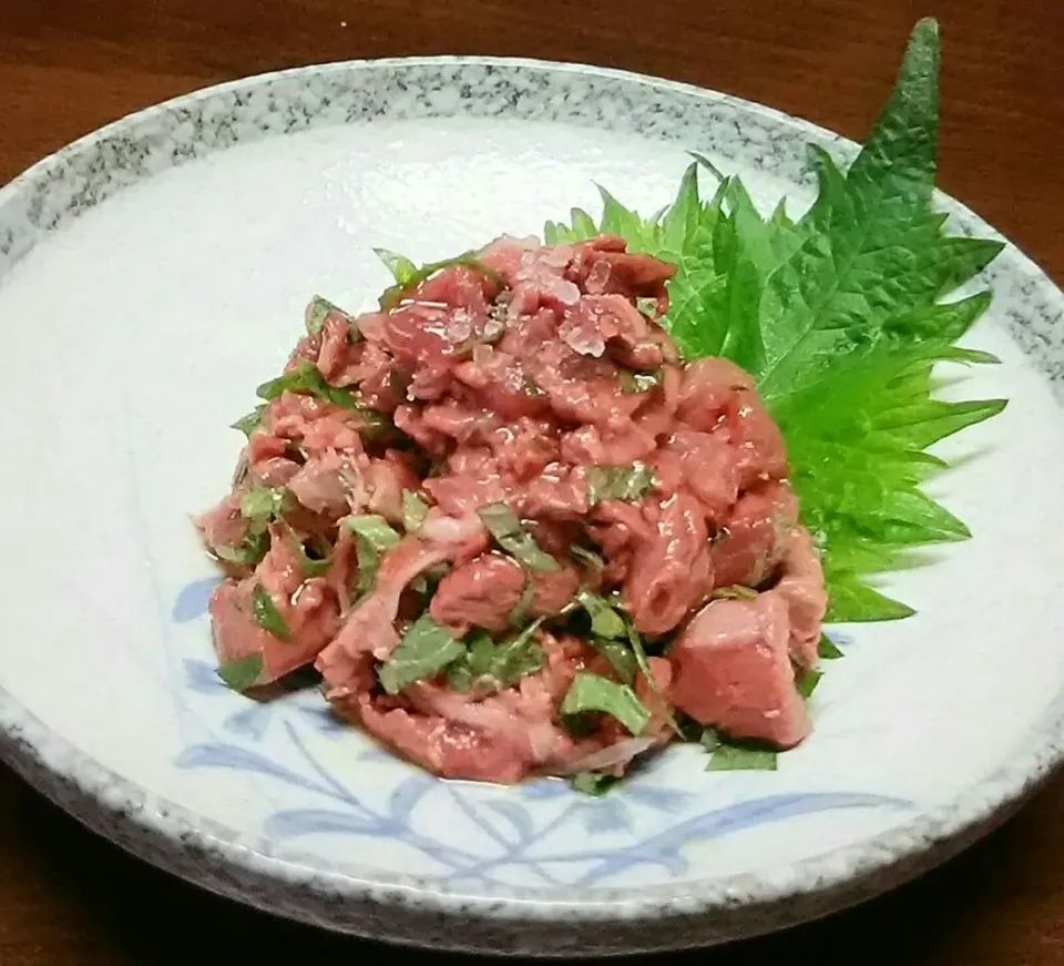 鰤の血合いを美味しい塩とごま油で😋|あらいぐまのしっぽさん