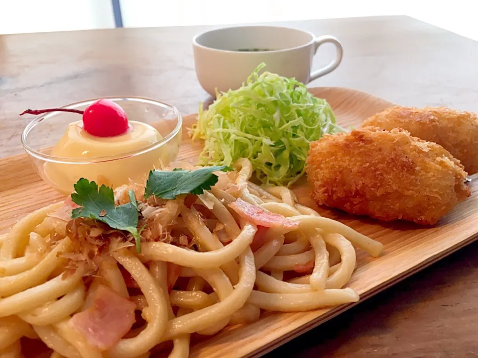 焼うどんとクリームコロッケのランチ〜😋|てんてんさん