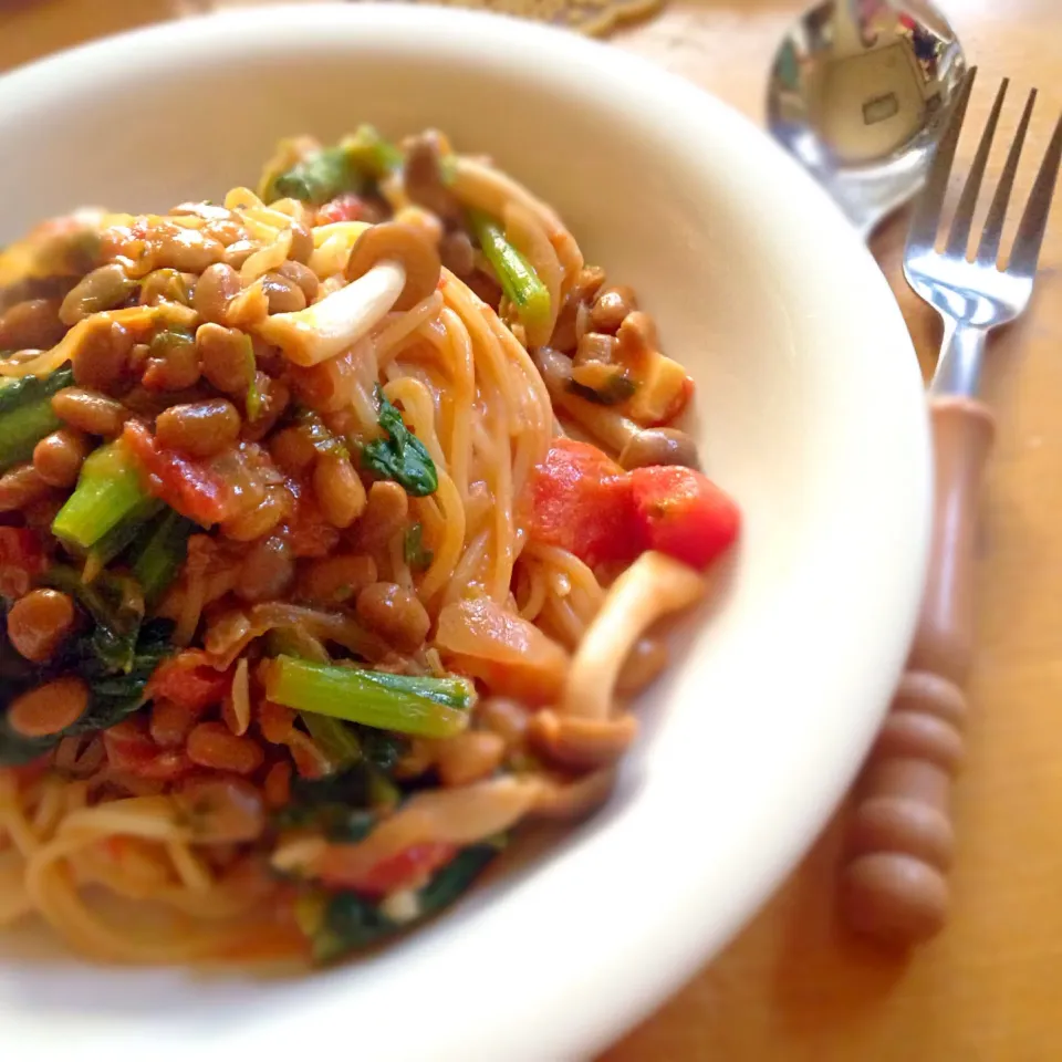 菜の花と納豆のトマトクリームパスタ🍅|こなちゅんさん