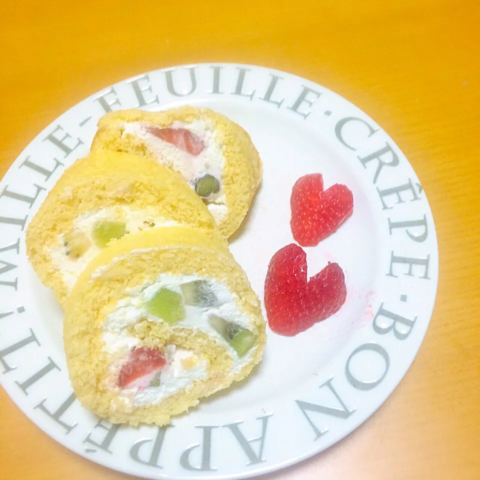 Snapdishの料理写真:ホワイトデー❤️おからロールケーキ|なあやんさん