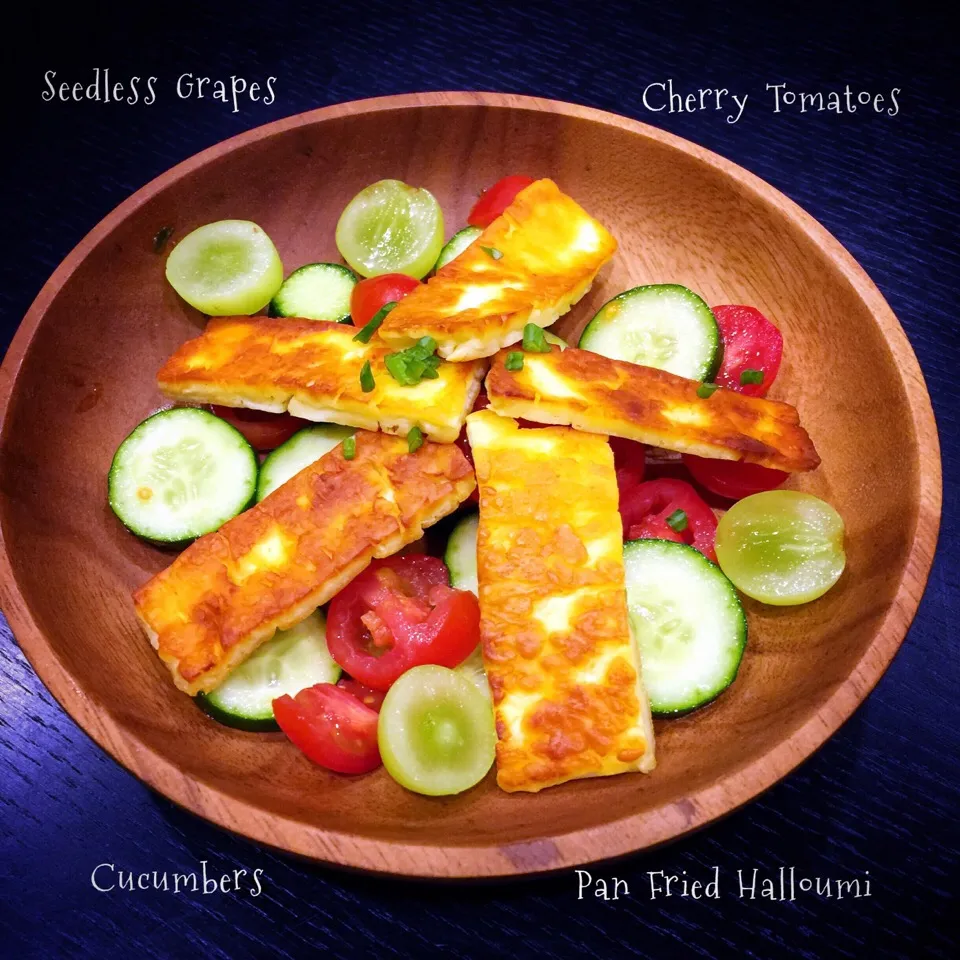 Pan fried Haloumi cheese with cucumber , tomatoes & grapes|Tan Triciaさん