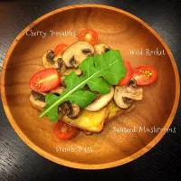 Sautéed mushrooms, cherry tomatoes & arugula on French toast|Tan Triciaさん