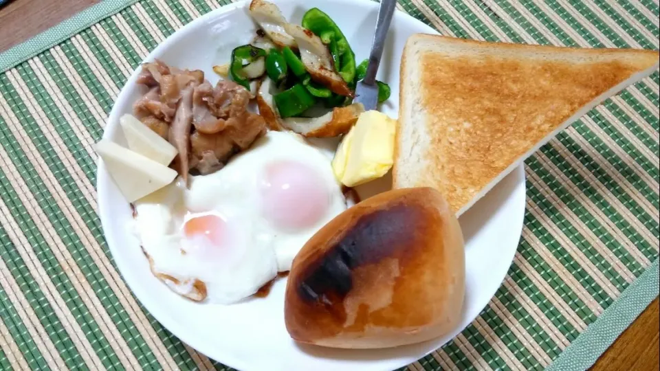 冷凍卵で双子ちゃん目玉焼き
ピーマンと竹輪炒め
チキンの照り焼き
チーズ
コストコパン
食パン|あぁちゃんさん