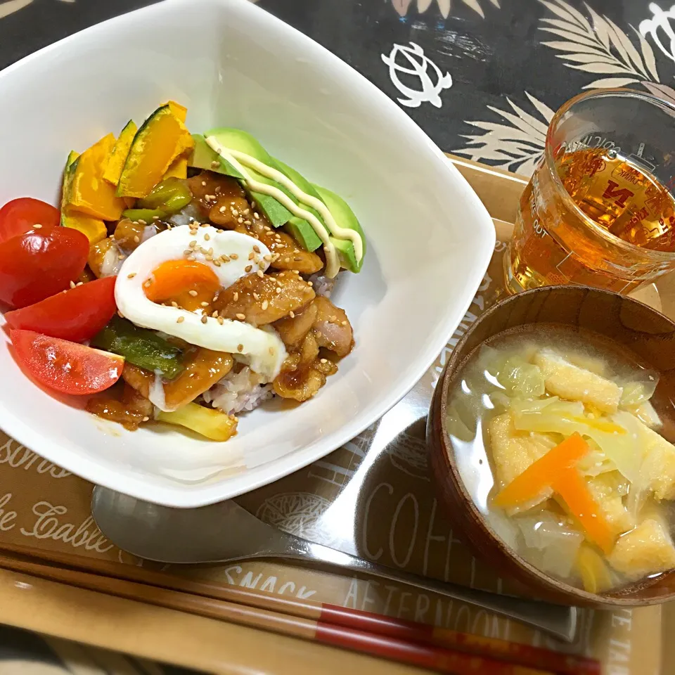 鳥の照り焼き丼とキャベツ、人参、油揚げのみそ汁|かずみさん