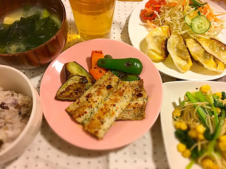 ＊小松菜とエノキのバター醤油
＊カレー味の餃子
＊さんまの香草焼き
＊豆腐とワカメの味噌汁|モケモケさん