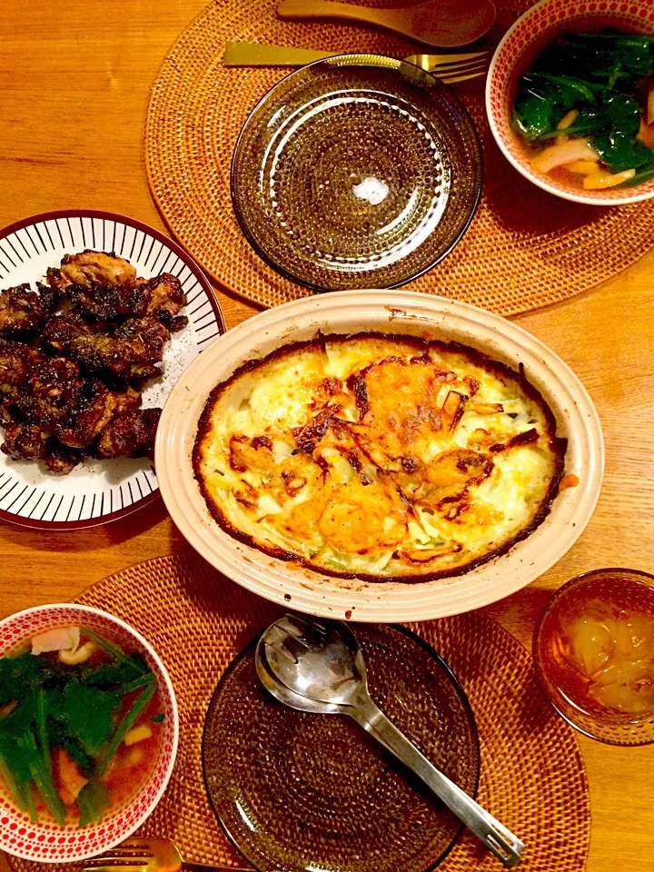 今日の食卓
アンチョビとネギのポテトグラタン
鶏肉のバルサミコソテー
ほうれん草とベーコンのスープ|mamigoさん