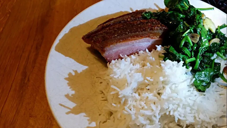 crispy pork belly and garlic spinach|claireさん