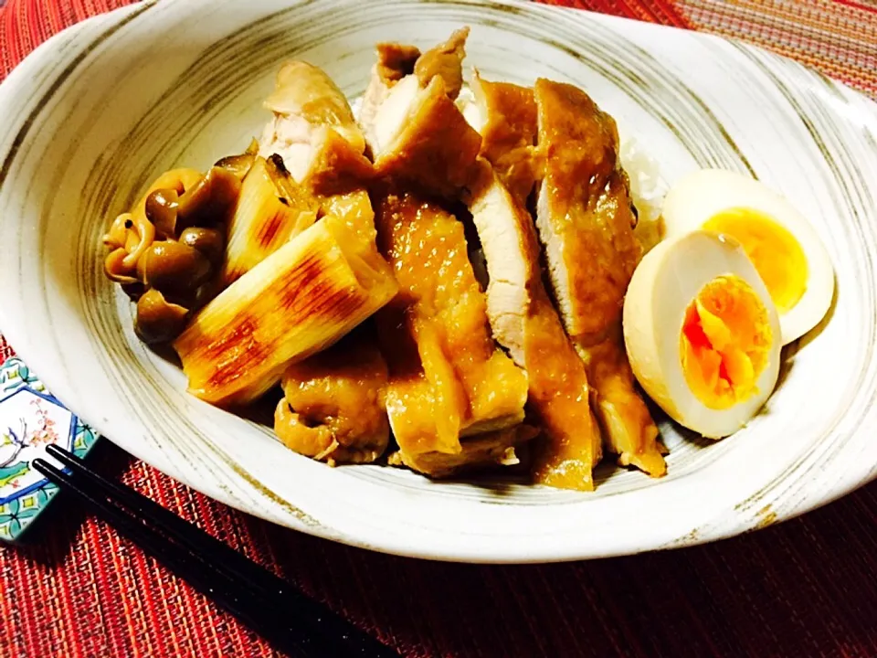 Snapdishの料理写真:桜央里さんの料理 調味料三つで簡単美味しい🎶ジューシーチキンのさっぱり煮🐔高1息子用〜ジューシーチキン丼で置きランチ〜|じゅんけさん