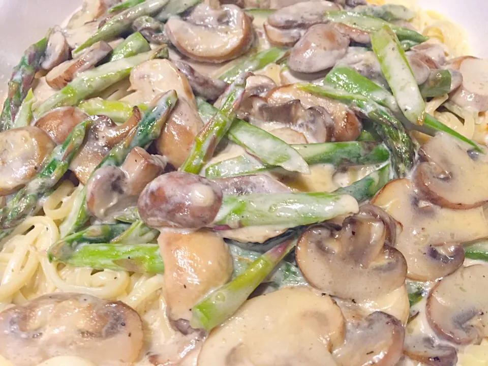 Wild Mushroom and Asparagus Alfredo|Chef Ampさん