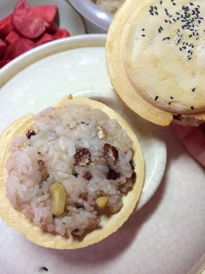 煎餅に赤飯を
挟んだ郷土料理|hiroko.さん