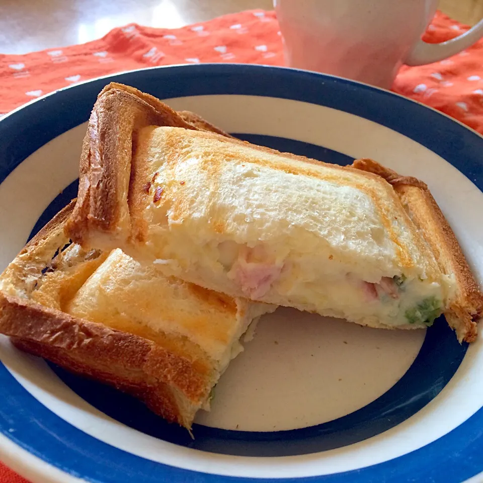 昨日のプロのポテトサラダを目指してを使って，ホットサンド|なほこさん