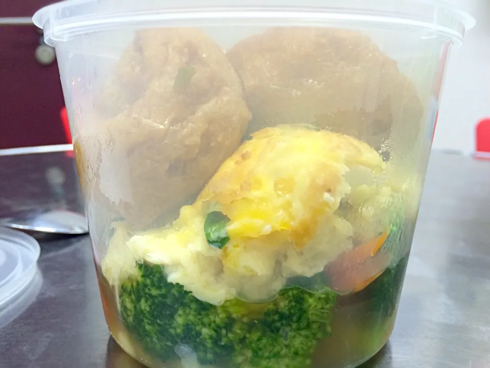 Snapdishの料理写真:Blogging my paleo lunch in a tub 😊 ~|carolinaTさん