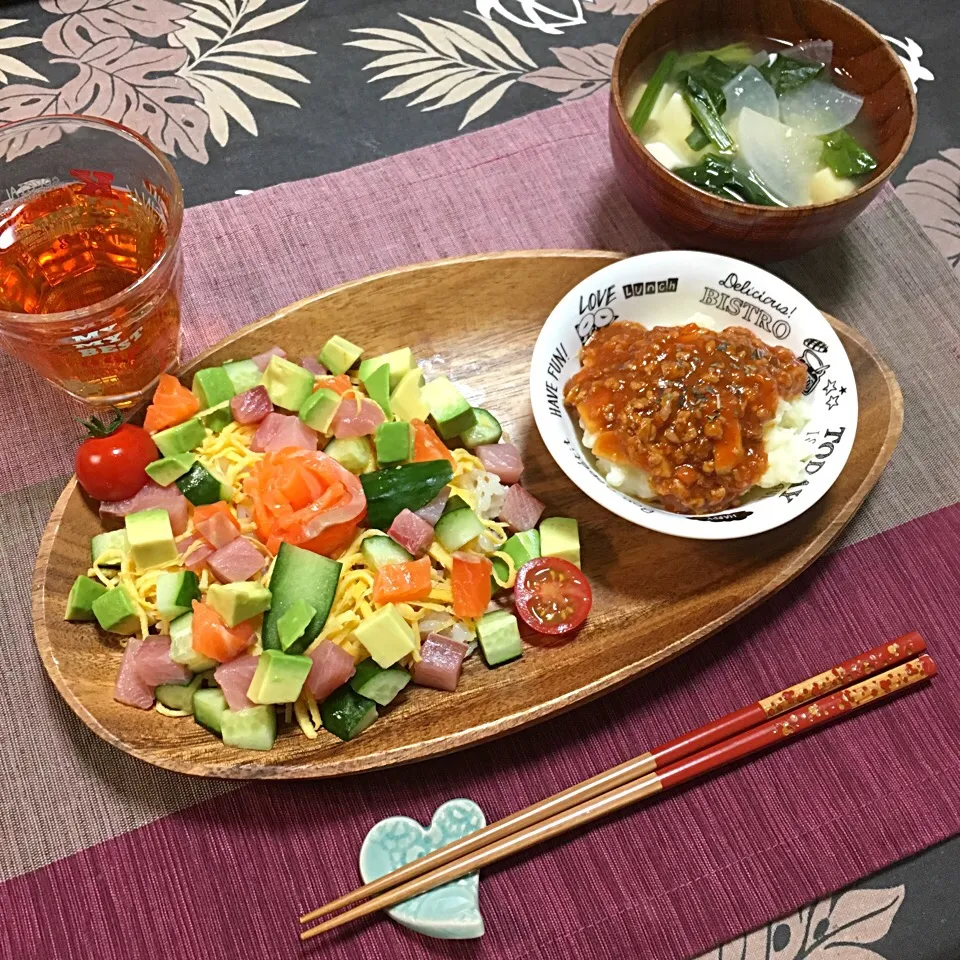 ひなまつりちらし寿司🎎
クリームポテトのミートソースがけ
大根ほうれん草豆腐の味噌汁|かずみさん