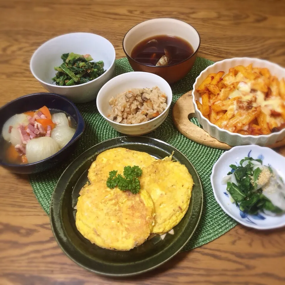 ちぢみほうれん草のごま和え・あさりのお味噌汁・マッシュルームの炊き込みご飯・ペンネのトマトソースグラタン・カブの即席漬け・くずし豆腐のチーズピカタ・カブのコンソメ煮|美也子さん