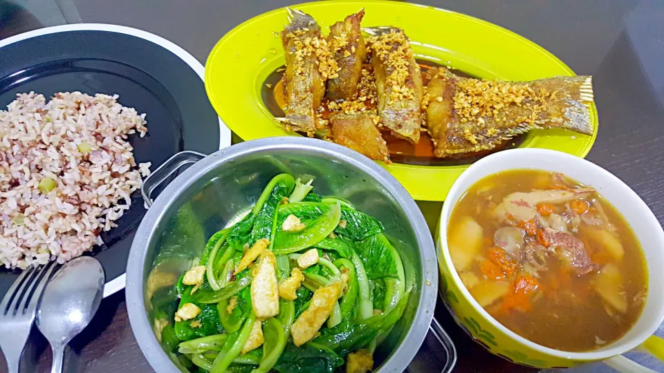 Dinner tonight - Fried Garlic Fish, Beancurd Stirfry Vege & Coconut Goji Berries Pork Soup.|Serene Leeさん