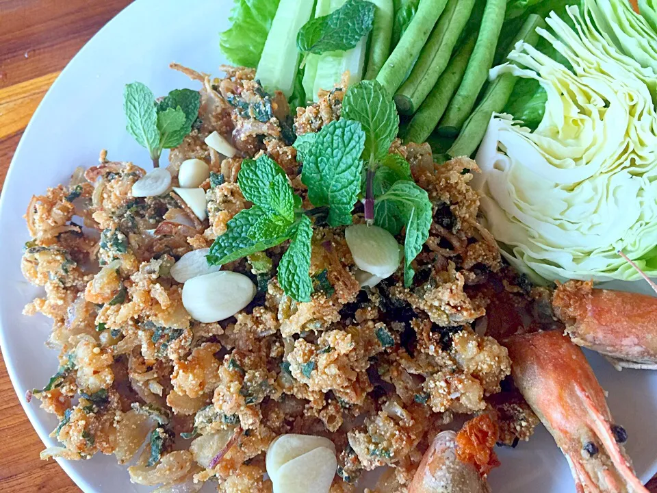 ลาบกุ้งทอด|mee aphipongさん