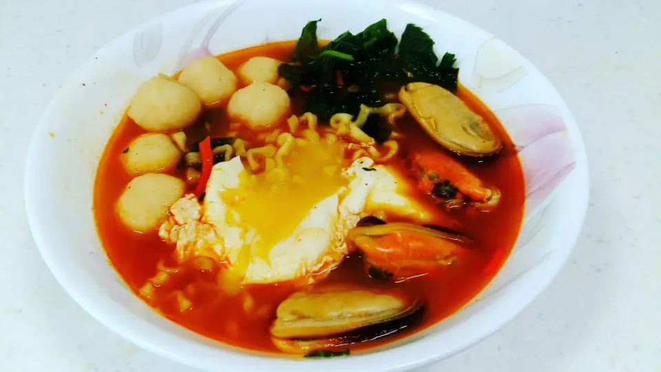 辛拉面 instant noodle with seafood|steven z.y.さん