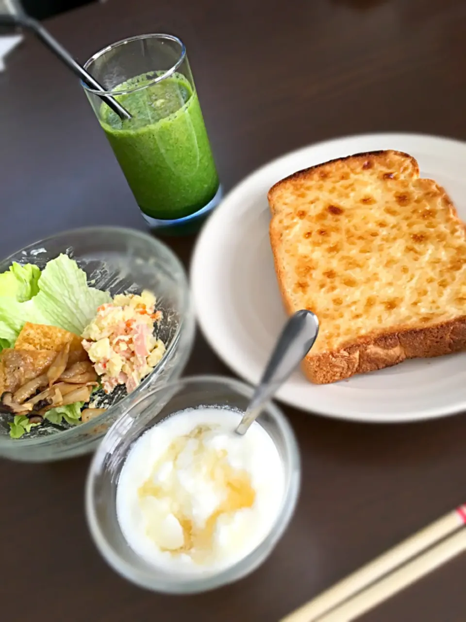 グリーンスムージー
メロンパントースト
ポテトサラダ
鶏皮|さゆちゃんさん