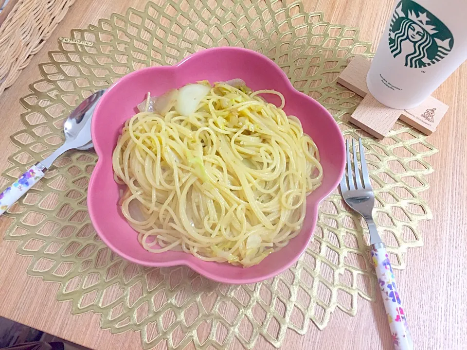 アヒージョの残りオイルで手抜きパスタ❁|ねっぴさん