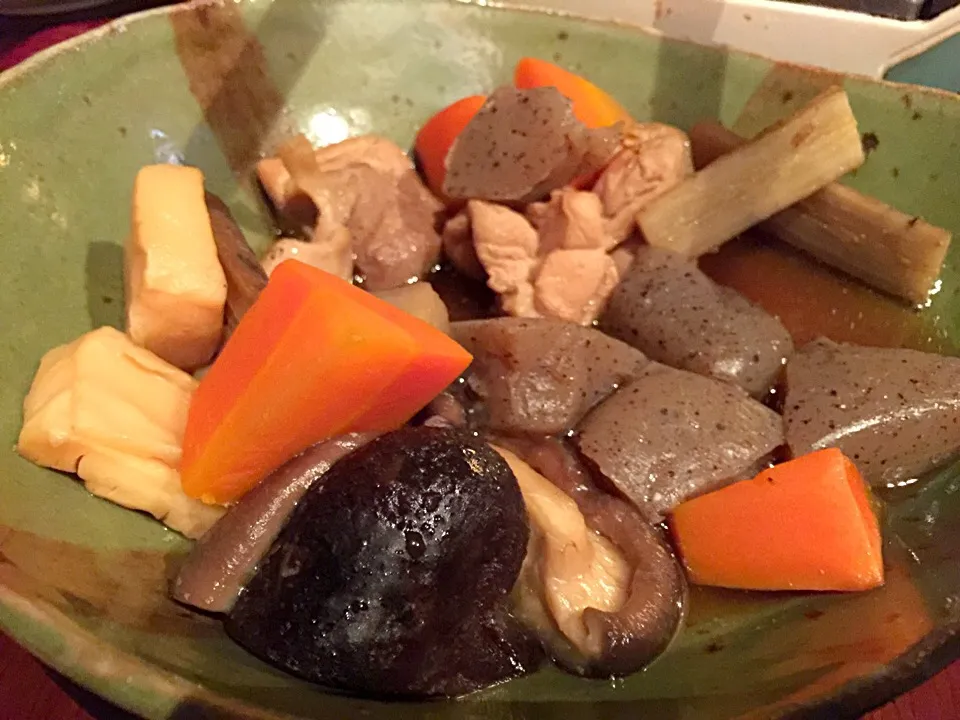 秋田の美味しい醤油で炊いた煮物、生のほうれん草サラダ、ちぢみ雪菜のお浸し、せり鍋|Hiroo  Higuchiさん