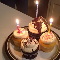 Birthday cupcakes!|Elaine Cuylerさん