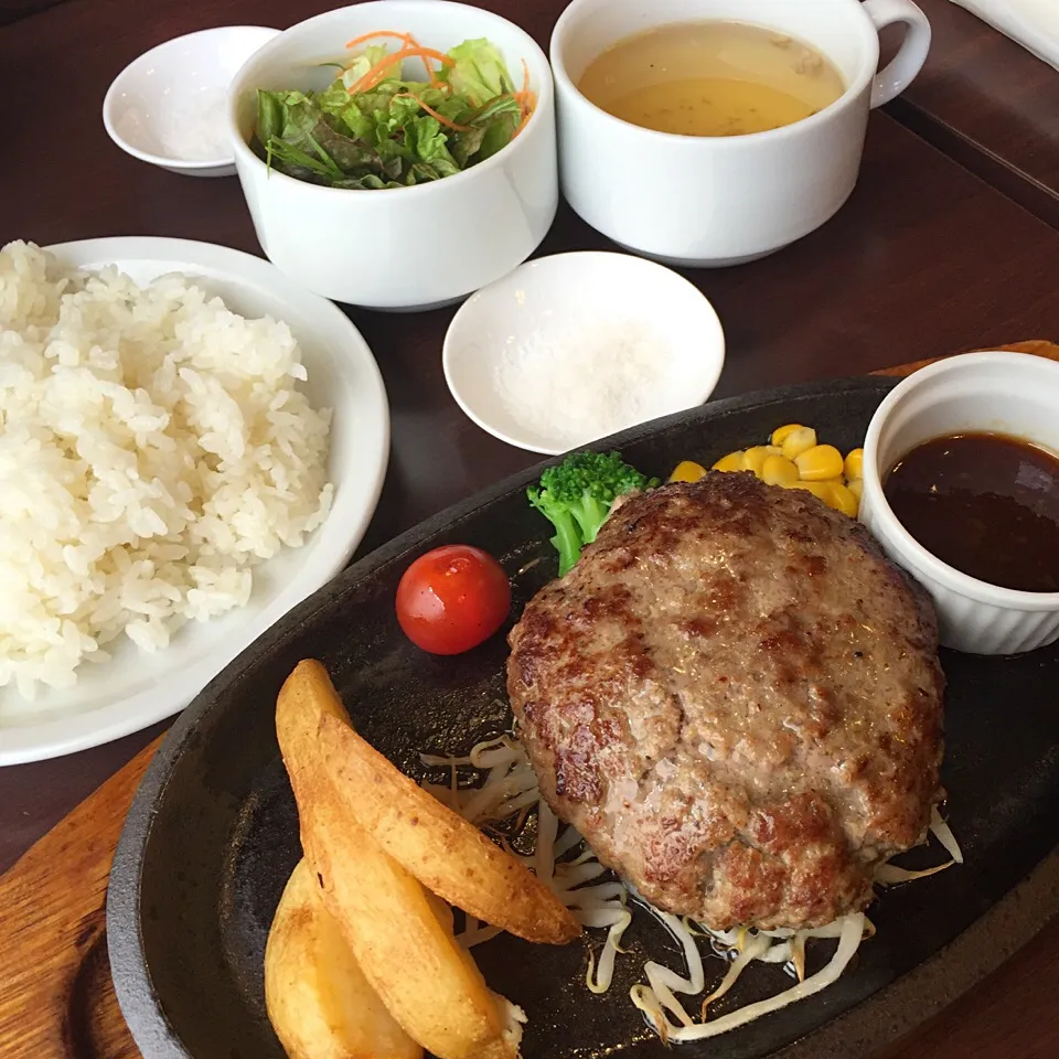 宮崎産和牛ハンバーグランチセット@宮崎亭(池袋)|塩豚骨さん