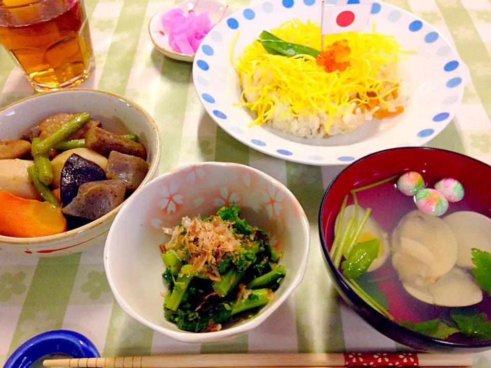 ちらし寿司、はまぐりお吸い物、菜の花おひたし、筑前煮、さくら漬け|もちもちさん