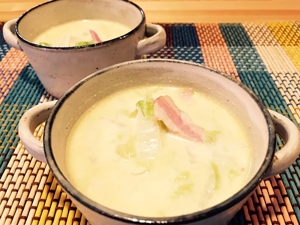 Snapdishの料理写真:piton810さんの料理 白菜とベーコンの豆乳スープ(o^^o)胡麻風味♪|piton810さん