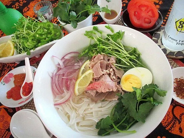 Snapdishの料理写真:ビーフであっさりフォー🌸 麺も具もトッピングもお好みで!|ふかرさん