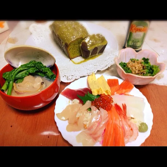 ひな祭りディナー🎎
海鮮ちらし寿司と巨大ハマグリのお吸い物、菜の花のおひたし🌸🎎|Miyukiさん