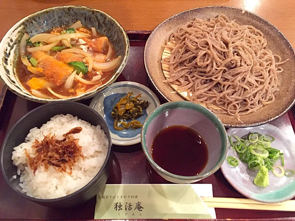 喉が痛いので軽くざる蕎麦にしようと思ったのに…思ったのに…今日の日替わりは『かつ玉』では御座いませぬか🎉喉痛いのにかつ玉に走る愚か者に幸は無いな😢|にゃあ（芸名）さん