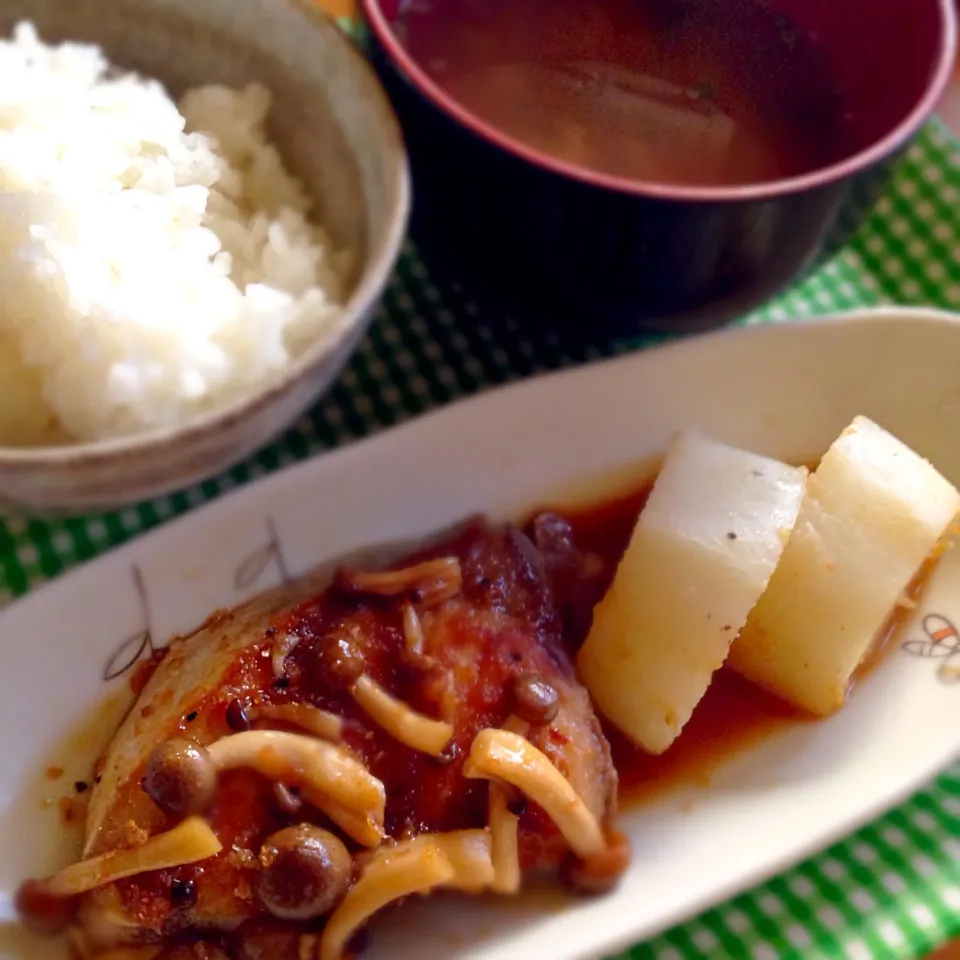 ブリの生姜醤油焼きキノコソースと焼き大根🍄本日の御御御付けは〜蛤じゃなくて蜆汁🎎|こなちゅんさん