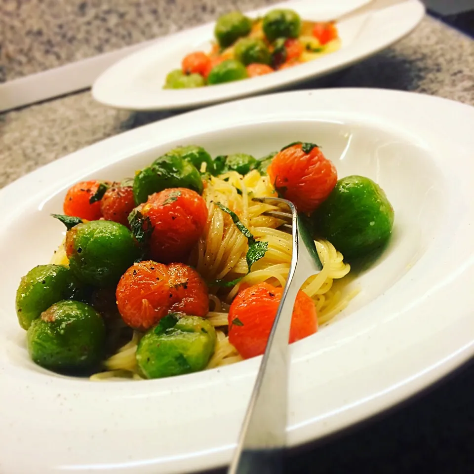 Capellini with fresh tomatoes and Japanese basil.  トマトのカッペリーニ|Yuka Nakataさん