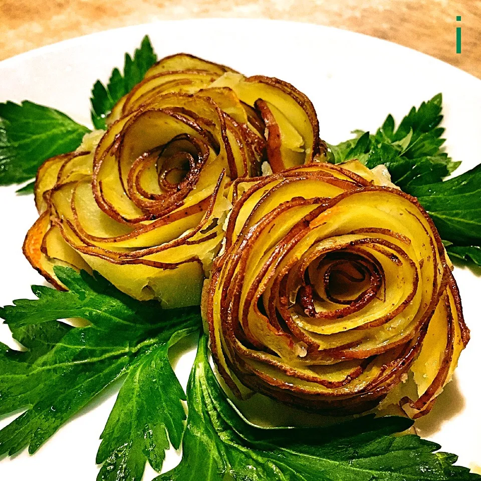 小鍋 (pentolina)さんの料理 🌹のベイクドポテト ローズマリー風味 【Baked potato ROSE】|izoomさん