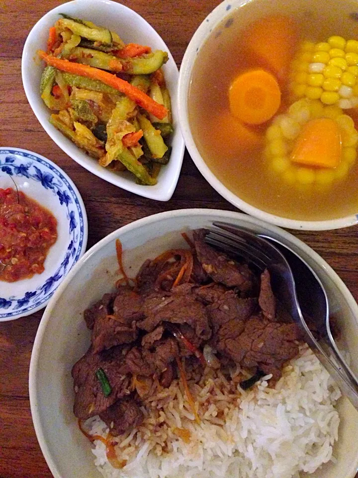 Beef Bulgogi with basmati rice, corn and carrot soup, with a side of achar and sambal belachan|karen limさん