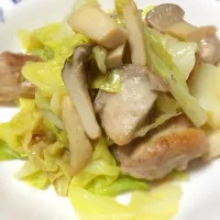 キャベツとエリンギと鶏肉の蒸し煮！|みきさん