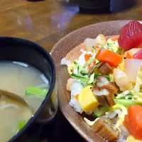 Snapdishの料理写真:ちらし寿司とアサリの味噌汁|ひよこさん