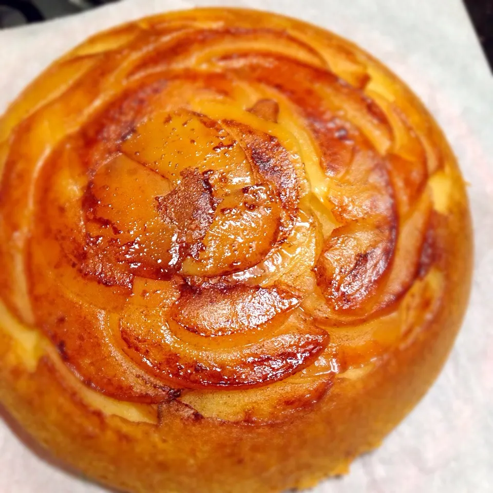 Snapdishの料理写真:林檎の炊飯器ケーキ🍎|こなちゅんさん