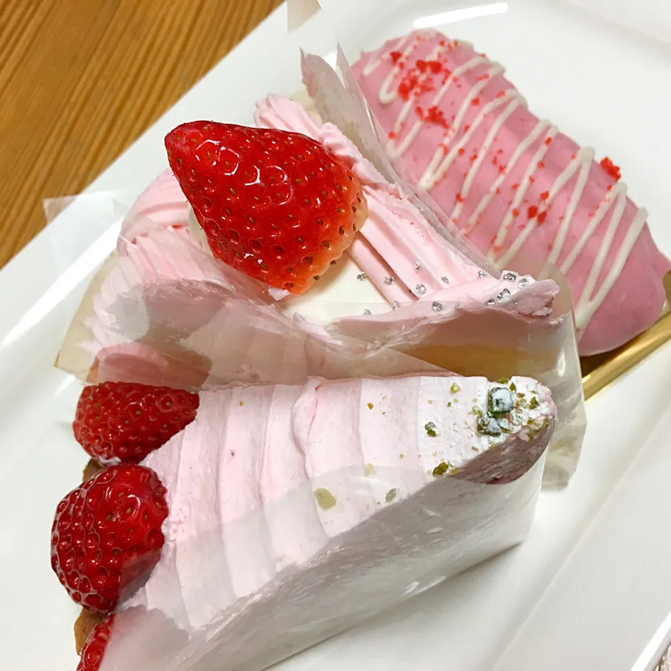 Snapdishの料理写真:ピンクのケーキ達❣️|お家ご飯ていいね♡さん