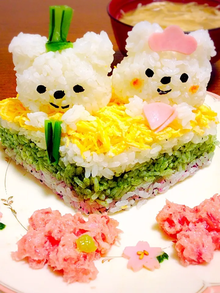 ちらし寿司に くまさんお雛様？を乗せて〜o(^▽^)o お雛様ちらし☆|Kazue🍀さん