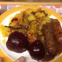 Snapdishの料理写真:Mashed swede, Linda sausages, beetroot and Bisto gravy|Alan (Fred) Pipesさん