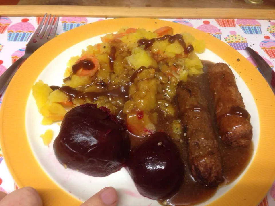 Mashed swede, Linda sausages, beetroot and Bisto gravy|Alan (Fred) Pipesさん