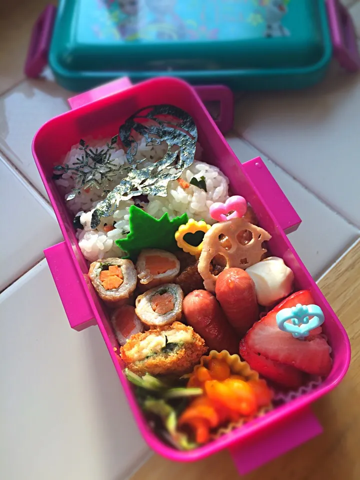 Snapdishの料理写真:幼稚園児の詰め込みすぎたお弁当(´◡`๑)|cotocotoさん