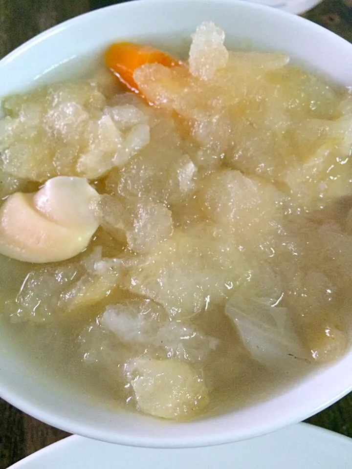 Snapdishの料理写真:Yesterday mummy's pacific clam fish maw soup|carolinaTさん