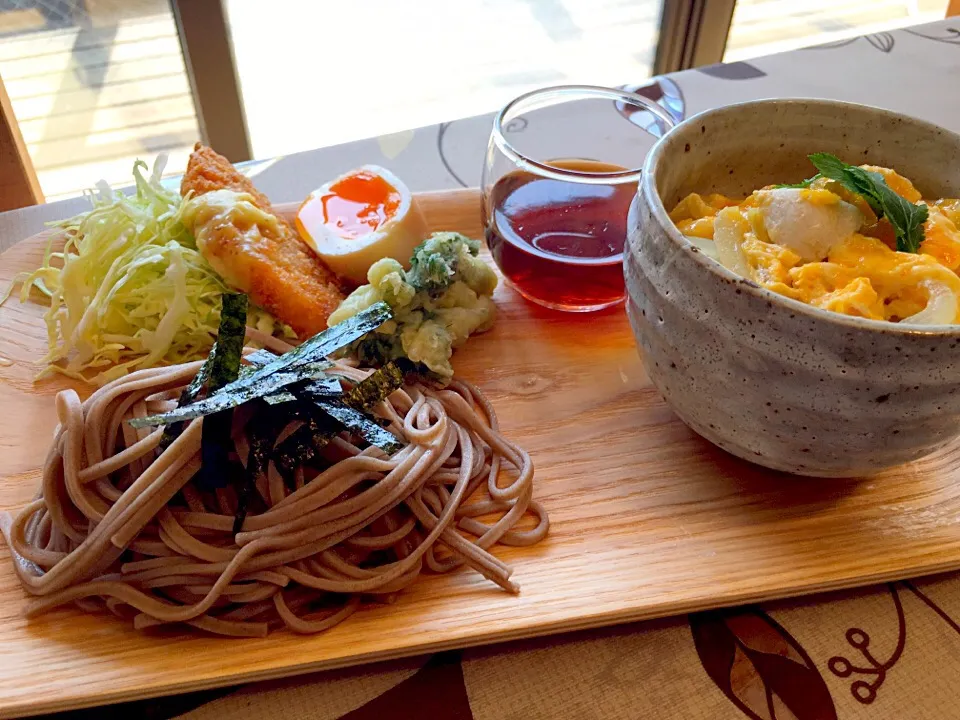 Snapdishの料理写真:蕎麦と親子丼ランチ〜♪(´ε｀ )|てんてんさん