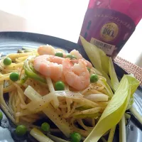 うるい🌿と海老🍤のパスタ😋鮮度の一滴premiumありがとうございます😊仕上げは鮮度の一滴とバターで。優しい春パスタになりました😊