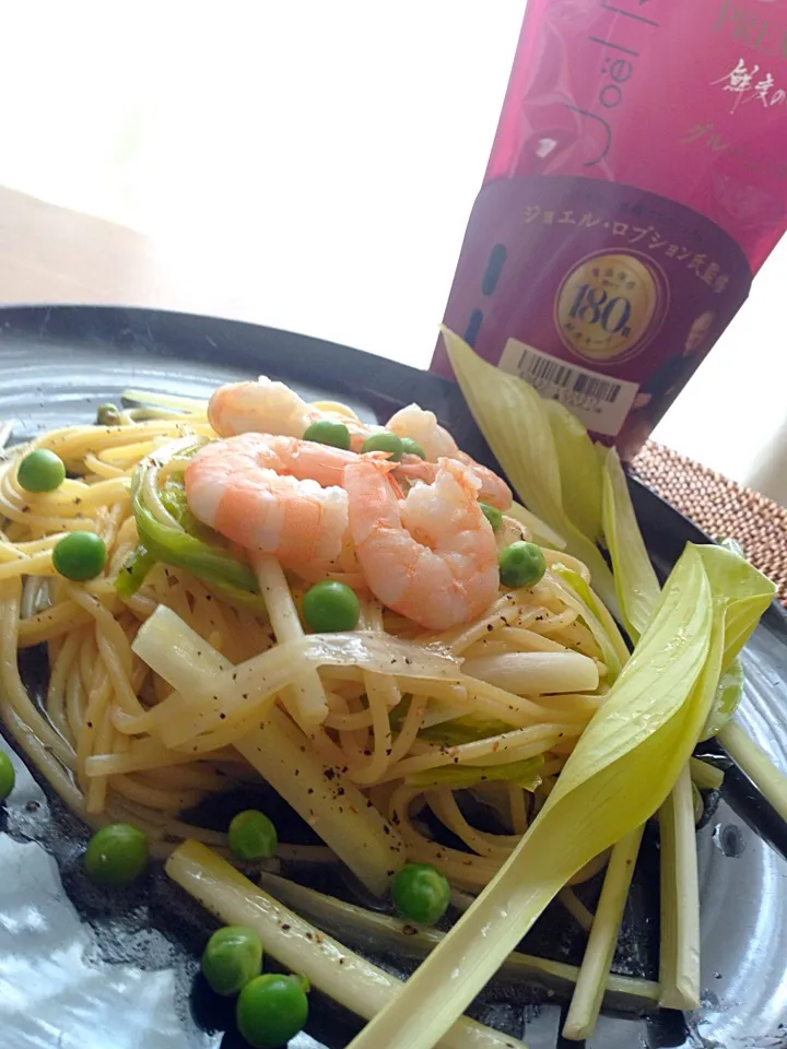 Snapdishの料理写真:うるい🌿と海老🍤のパスタ😋鮮度の一滴premiumありがとうございます😊仕上げは鮮度の一滴とバターで。優しい春パスタになりました😊|アイさん