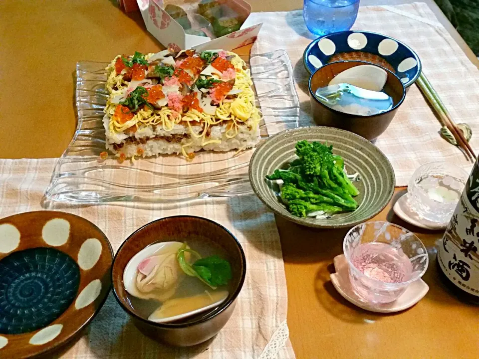 Snapdishの料理写真:鯖のそぼろのちらし寿司　はまぐりの吸い物|Minako Yamashiroさん